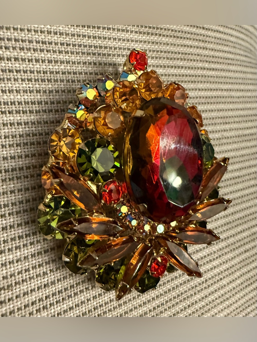 Juliana Heliotrope  Green Topaz Gold tone Rhinestone Brooch Book piece Verified - Picture 4 of 13